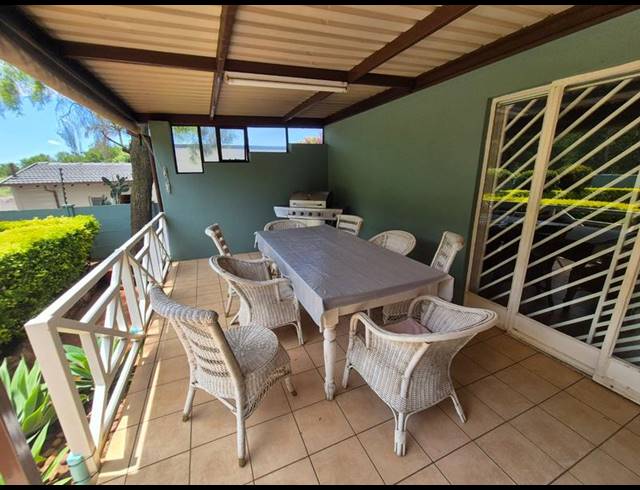 5 BEDROOM TOWNHOUSE FOR SALE IN FLORAUNA